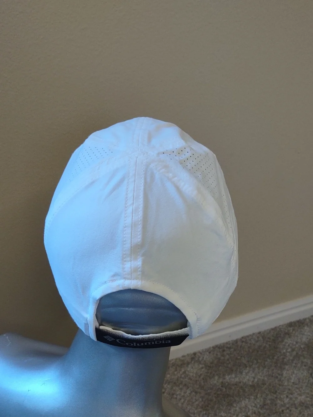 COLUMBIA | Silver Ridge IV Ball Cap Color: White